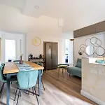 Iflat Brand New & Modern Central Station Apt