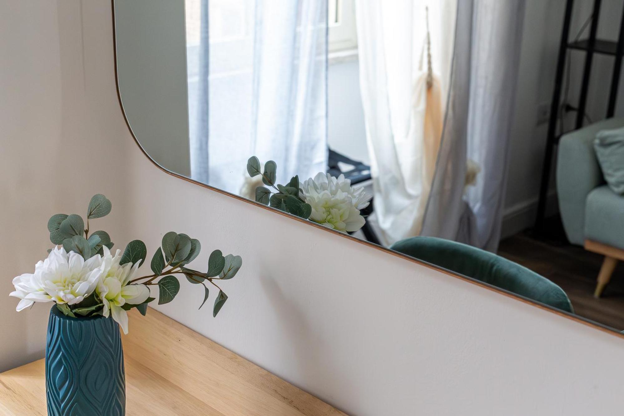 Iflat Brand New & Modern Station Apartment