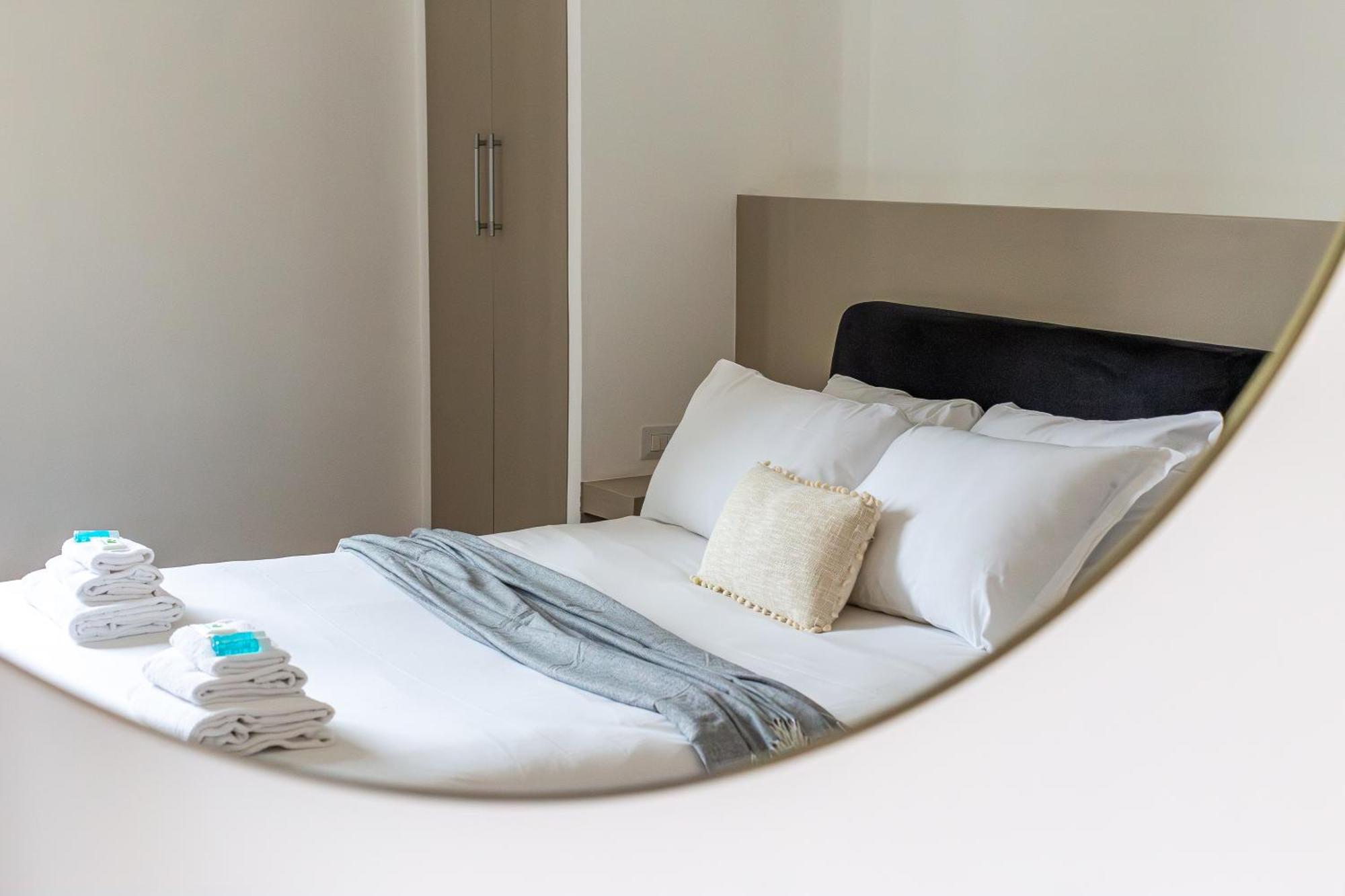 Iflat Brand New & Modern Station Apartment *