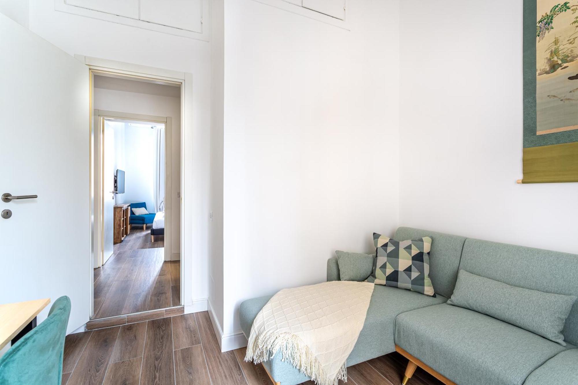 Iflat Brand New & Modern Station Apartment