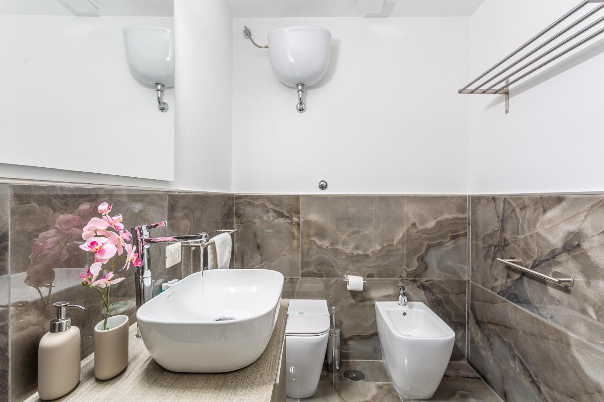 Iflat Brand New & Modern Station Apartment *
